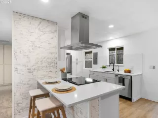 Photo #6: 100460072 Listing