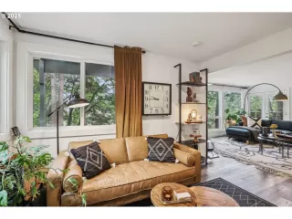 Photo #5: 101604309 Listing