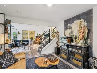 Photo #6: 101604309 Listing