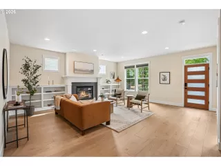 Photo #5: 101642787 Listing