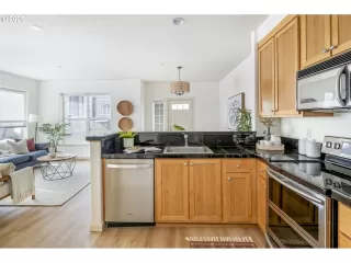 Photo #5: 101873886 Listing 