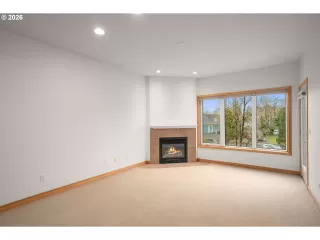 Photo #4: 102324754 Listing