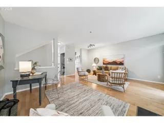 Photo #6: 103415685 Listing