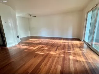 Photo #6: 104297762 Listing