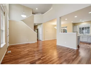 Photo #5: 104413066 Listing 