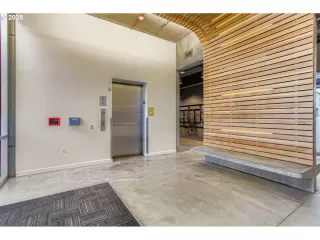 Photo #3: 104793861 Listing