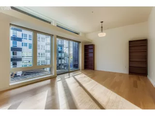 Photo #6: 104793861 Listing