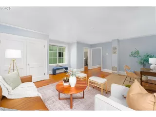 Photo #5: 104897963 Listing