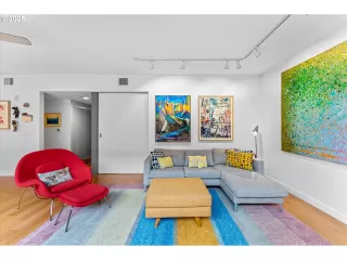 Photo #4: 105100209 Listing