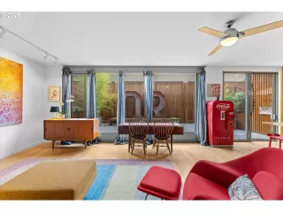 Photo #5: 105100209 Listing