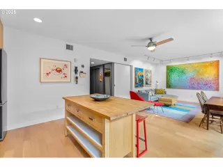 Photo #6: 105100209 Listing