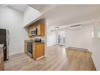 Photo #6: 105209571 Listing 