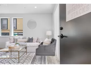 Photo #4: 105530478 Listing