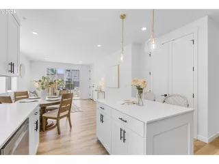 Photo #5: 105530478 Listing