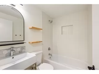 Photo #6: 106204541 Listing