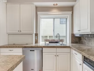 Photo #4: 106932101 Listing 