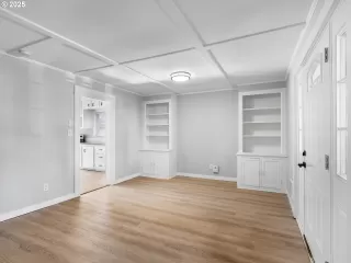 Photo #6: 107452876 Listing