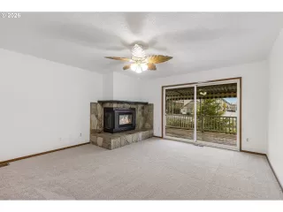 Photo #4: 107834123 Listing