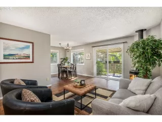 Photo #4: 108542955 Listing