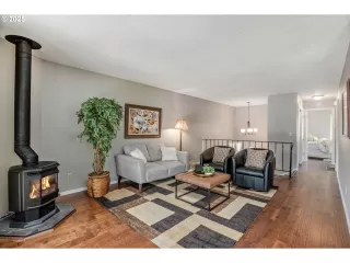 Photo #5: 108542955 Listing