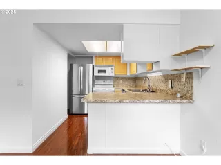 Photo #4: 108757356 Listing 