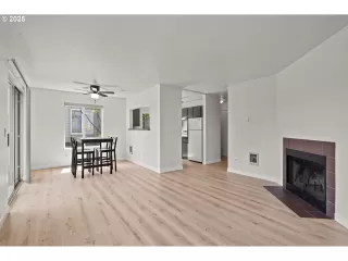 Photo #3: 108921765 Listing