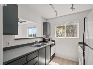 Photo #6: 108921765 Listing