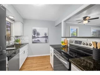 Photo #4: 110160051 Listing