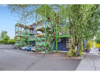 Click for more information on MLS # 112890951 : 325 NE GRAHAM ST 10 More Details about MLS # 112890951 : 325 NE GRAHAM ST 10
