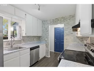 Photo #3: 114040655 Listing