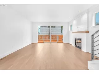 Photo #4: 114204646 Listing