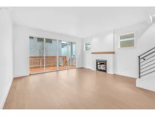 Photo #5: 114204646 Listing