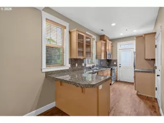 Photo #4: 119116572 Listing