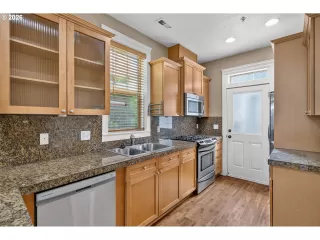 Photo #5: 119116572 Listing