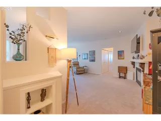 Photo #4: 120561352 Listing