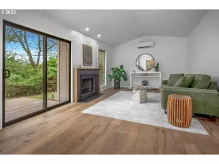 Photo #3: 120685920 Listing