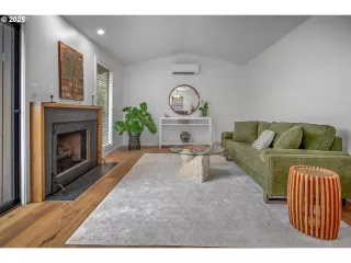 Photo #4: 120685920 Listing