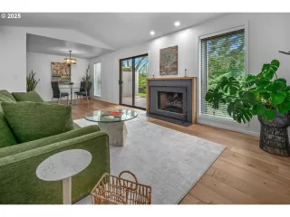 Photo #5: 120685920 Listing