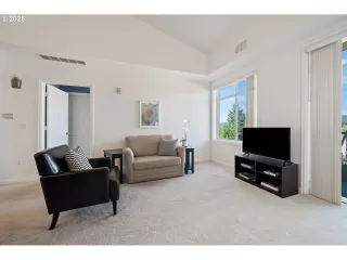 Photo #4: 120737503 Listing