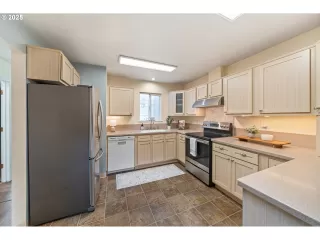 Photo #4: 121931805 Listing