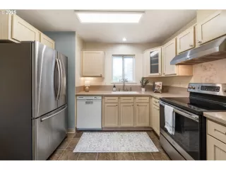 Photo #5: 121931805 Listing