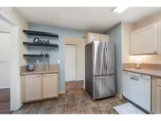 Photo #6: 121931805 Listing