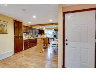 Photo #2: 123448396 Listing 