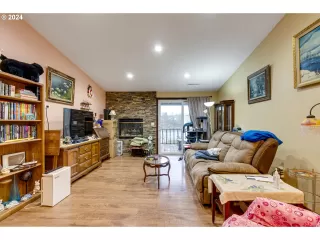 Photo #4: 123448396 Listing 