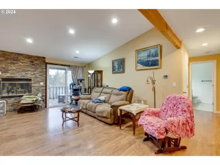 Photo #6: 123448396 Listing 