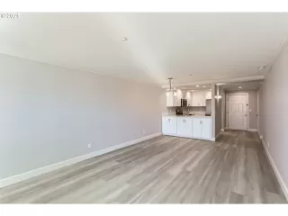 Photo #4: 123750636 Listing