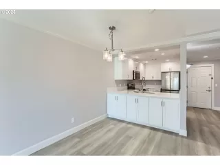 Photo #6: 123750636 Listing