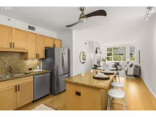 Photo #5: 123927849 Listing