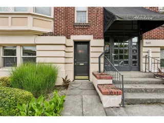 Photo #3: 124868533 Listing