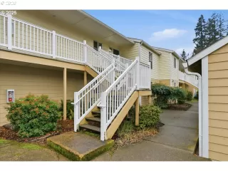 More Details about MLS # 124946037 : 13216 NE SALMON CREEK AVE A4